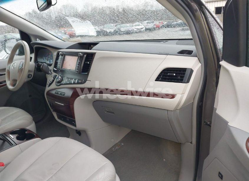 Photo 5 of 2012 Toyota Sienna XLE/LIMITED (VIN 5TDYK3DC0CS244171)