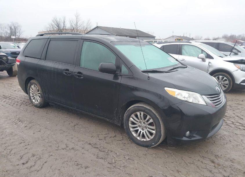 2012 Toyota Sienna XLE V6 8 PASSENGER (VIN 5TDYK3DC0CS259592) main photo