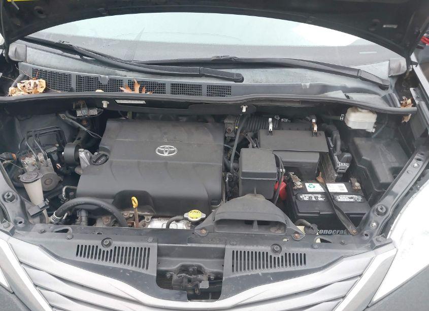 Photo 10 of 2012 Toyota Sienna XLE V6 8 PASSENGER (VIN 5TDYK3DC0CS259592)