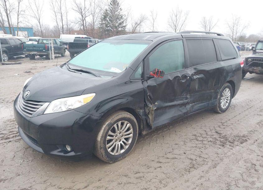 Photo 2 of 2012 Toyota Sienna XLE V6 8 PASSENGER (VIN 5TDYK3DC0CS259592)