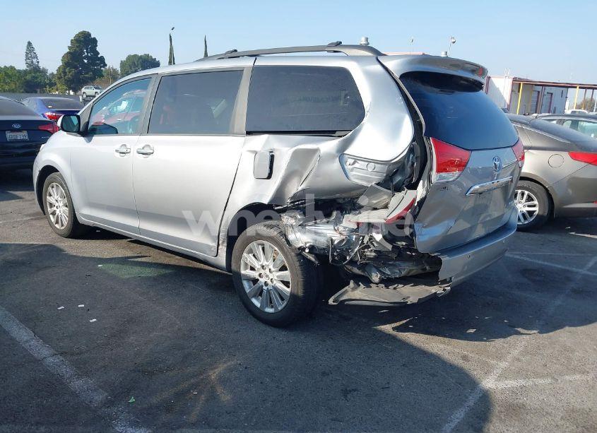 Photo 3 of 2013 Toyota Sienna XLE/LIMITED (VIN 5TDYK3DC0DS360388)