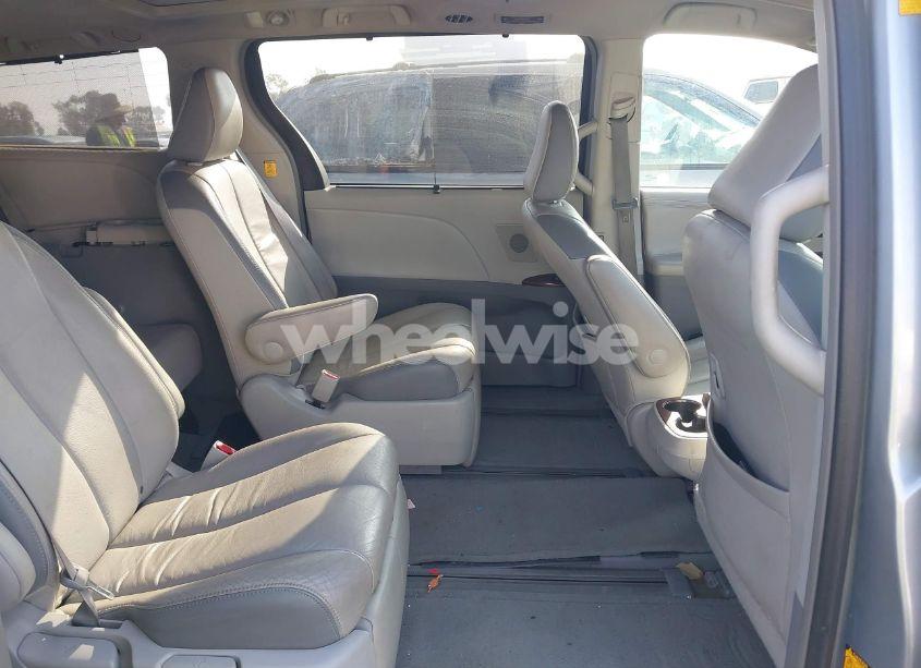 Photo 8 of 2013 Toyota Sienna XLE/LIMITED (VIN 5TDYK3DC0DS360388)