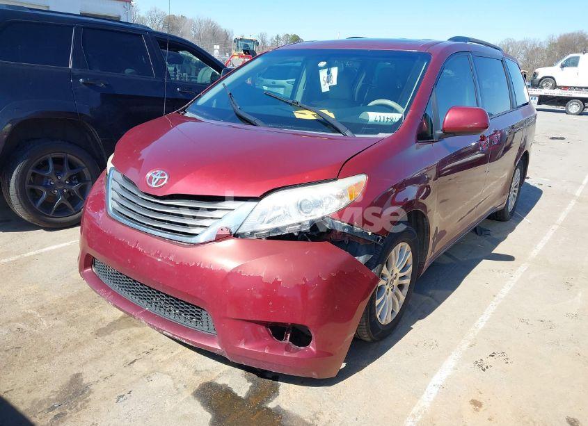 Photo 2 of 2013 Toyota Sienna XLE V6 8 PASSENGER (VIN 5TDYK3DC0DS382696)