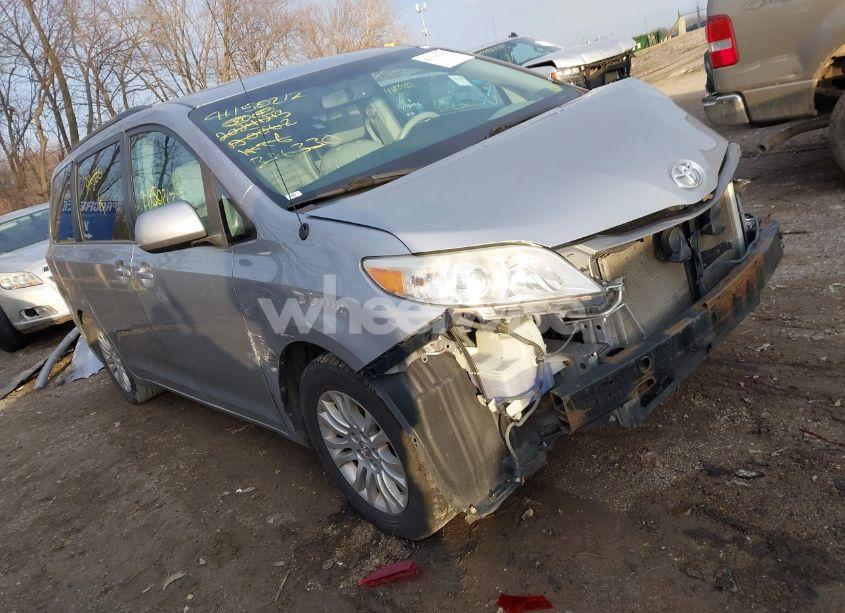 2013 Toyota Sienna XLE V6 8 PASSENGER (VIN 5TDYK3DC0DS386330) main photo