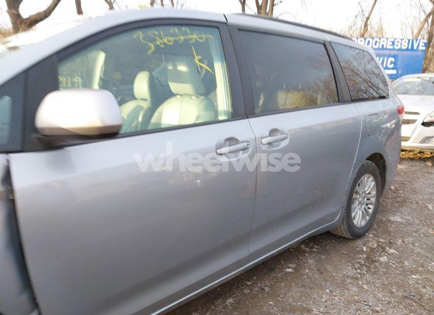 Photo 15 of 2013 Toyota Sienna XLE V6 8 PASSENGER (VIN 5TDYK3DC0DS386330)