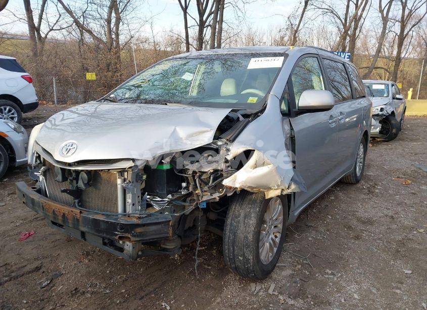 Photo 2 of 2013 Toyota Sienna XLE V6 8 PASSENGER (VIN 5TDYK3DC0DS386330)