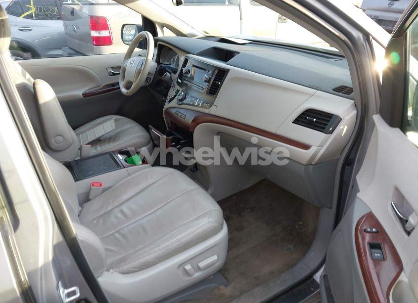 Photo 5 of 2013 Toyota Sienna XLE V6 8 PASSENGER (VIN 5TDYK3DC0DS386330)