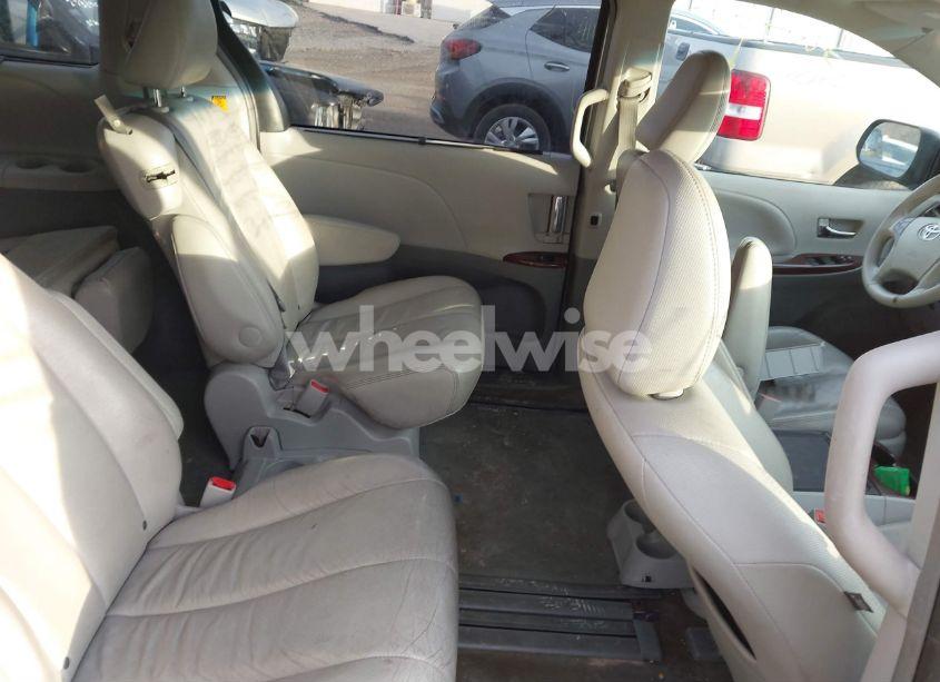 Photo 8 of 2013 Toyota Sienna XLE V6 8 PASSENGER (VIN 5TDYK3DC0DS386330)