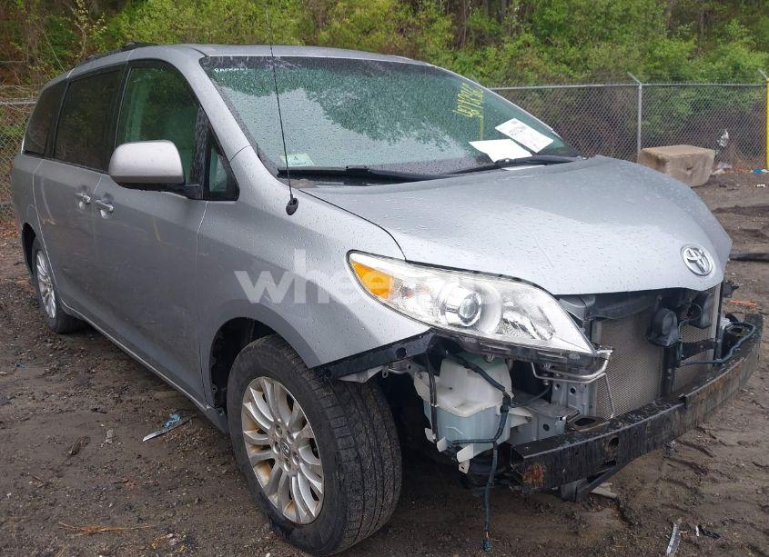 2013 Toyota Sienna XLE V6 8 PASSENGER (VIN 5TDYK3DC0DS403949) main photo