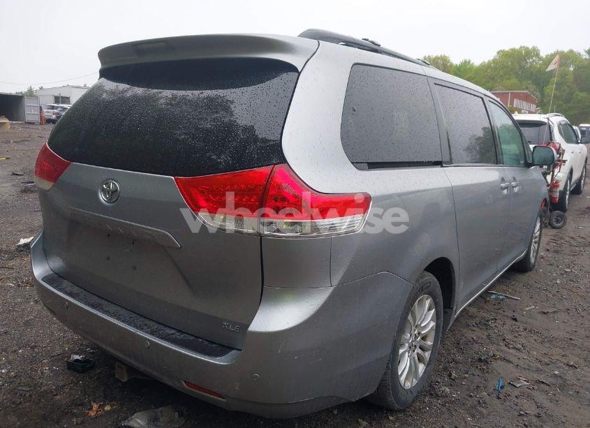 Photo 4 of 2013 Toyota Sienna XLE V6 8 PASSENGER (VIN 5TDYK3DC0DS403949)