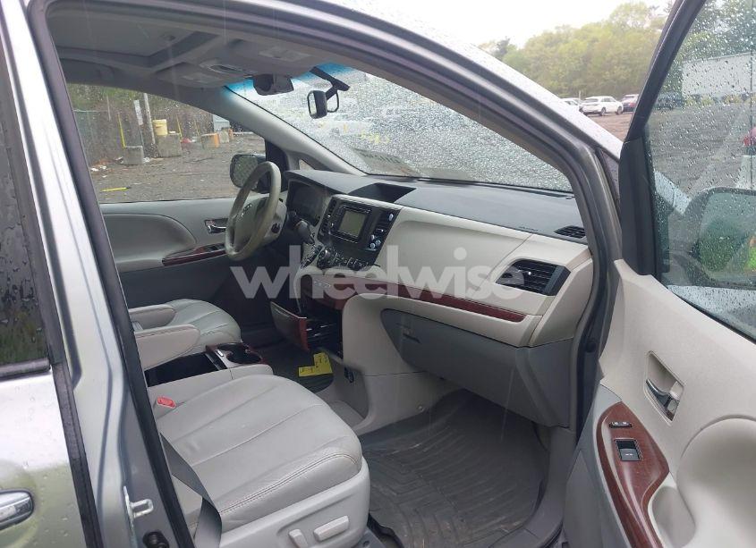 Photo 5 of 2013 Toyota Sienna XLE V6 8 PASSENGER (VIN 5TDYK3DC0DS403949)