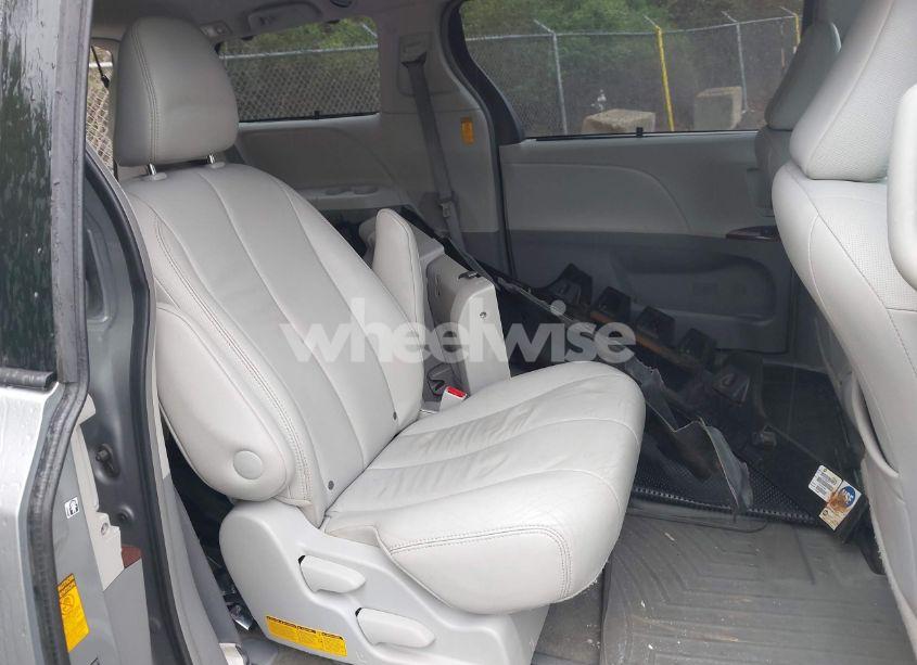 Photo 8 of 2013 Toyota Sienna XLE V6 8 PASSENGER (VIN 5TDYK3DC0DS403949)