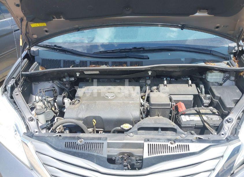 Photo 10 of 2014 Toyota Sienna XLE V6 8 PASSENGER (VIN 5TDYK3DC0ES431378)