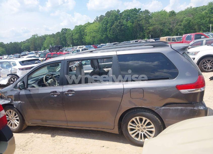 Photo 14 of 2014 Toyota Sienna XLE V6 8 PASSENGER (VIN 5TDYK3DC0ES431378)