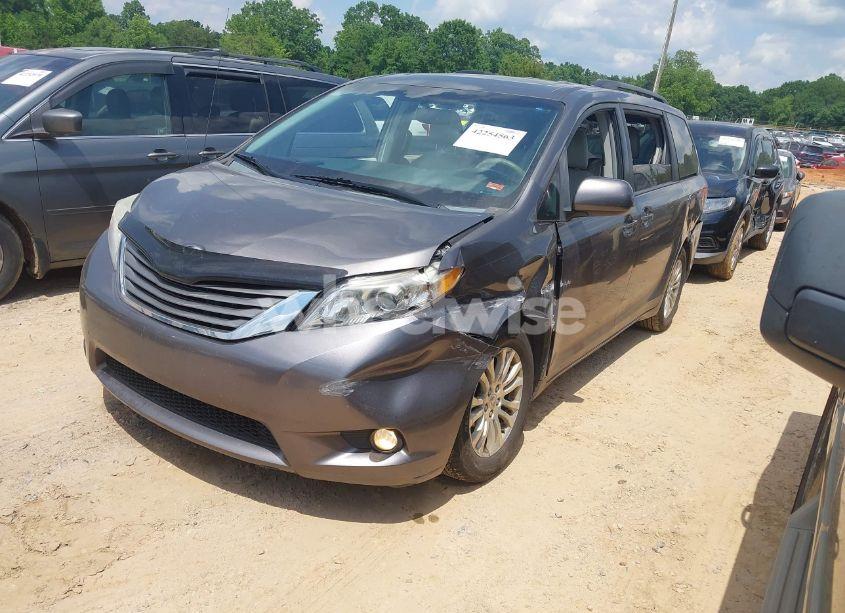 Photo 2 of 2014 Toyota Sienna XLE V6 8 PASSENGER (VIN 5TDYK3DC0ES431378)