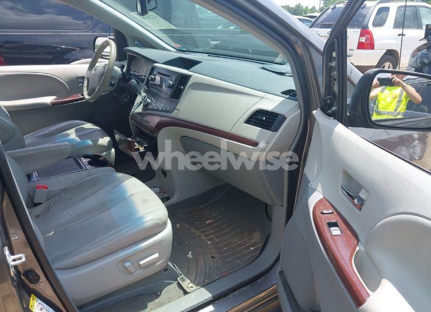 Photo 5 of 2014 Toyota Sienna XLE V6 8 PASSENGER (VIN 5TDYK3DC0ES431378)