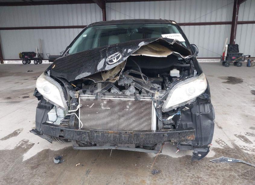 Photo 13 of 2014 Toyota Sienna XLE V6 8 PASSENGER (VIN 5TDYK3DC0ES493864)