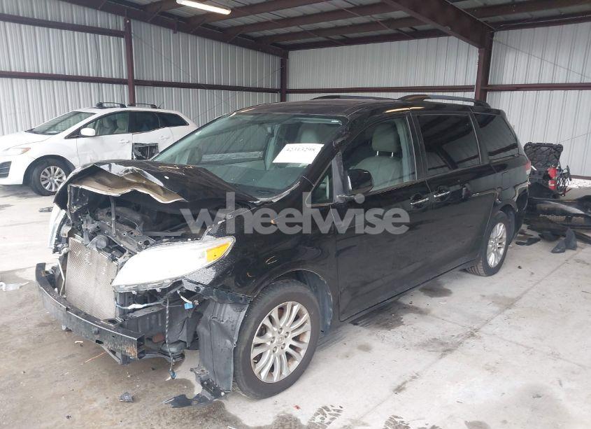 Photo 2 of 2014 Toyota Sienna XLE V6 8 PASSENGER (VIN 5TDYK3DC0ES493864)