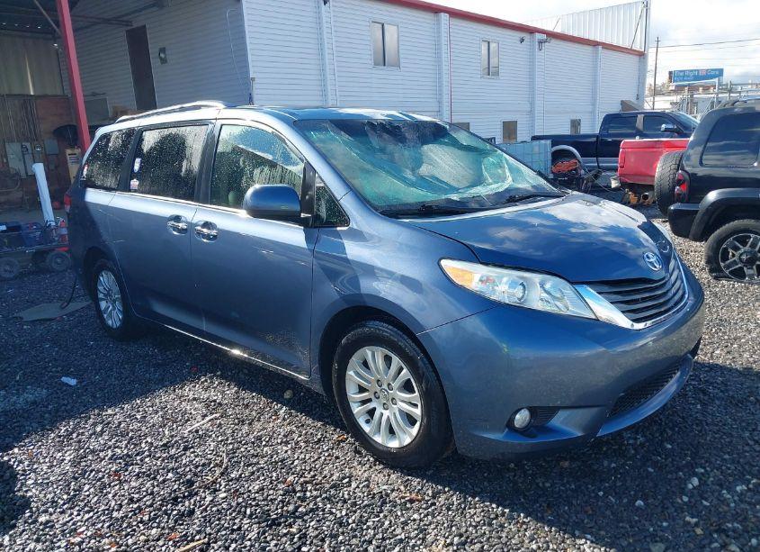 2014 Toyota Sienna XLE/LIMITED (VIN 5TDYK3DC0ES526006) main photo