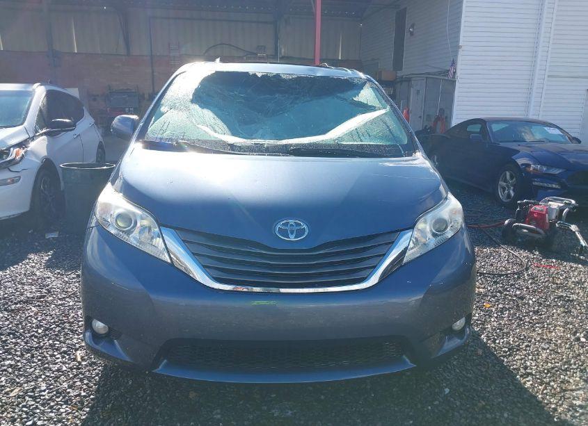 Photo 13 of 2014 Toyota Sienna XLE/LIMITED (VIN 5TDYK3DC0ES526006)