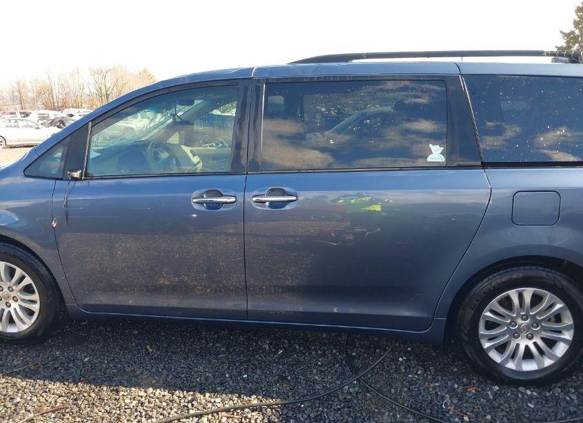 Photo 15 of 2014 Toyota Sienna XLE/LIMITED (VIN 5TDYK3DC0ES526006)