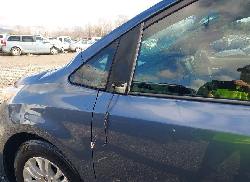Photo 20 of 2014 Toyota Sienna XLE/LIMITED (VIN 5TDYK3DC0ES526006)