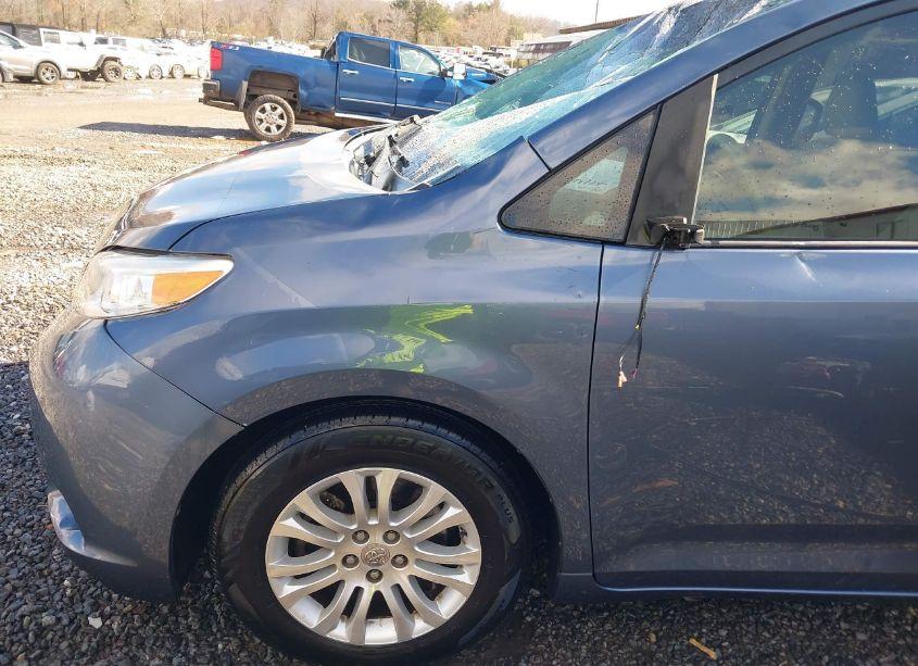 Photo 21 of 2014 Toyota Sienna XLE/LIMITED (VIN 5TDYK3DC0ES526006)