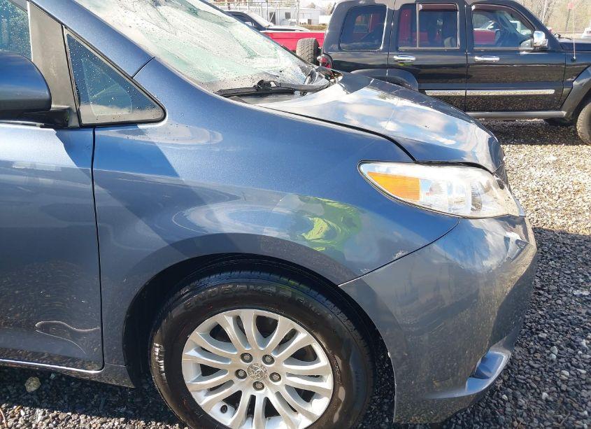Photo 22 of 2014 Toyota Sienna XLE/LIMITED (VIN 5TDYK3DC0ES526006)