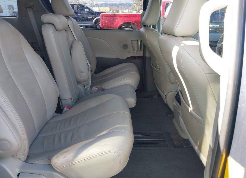 Photo 8 of 2014 Toyota Sienna XLE/LIMITED (VIN 5TDYK3DC0ES526006)