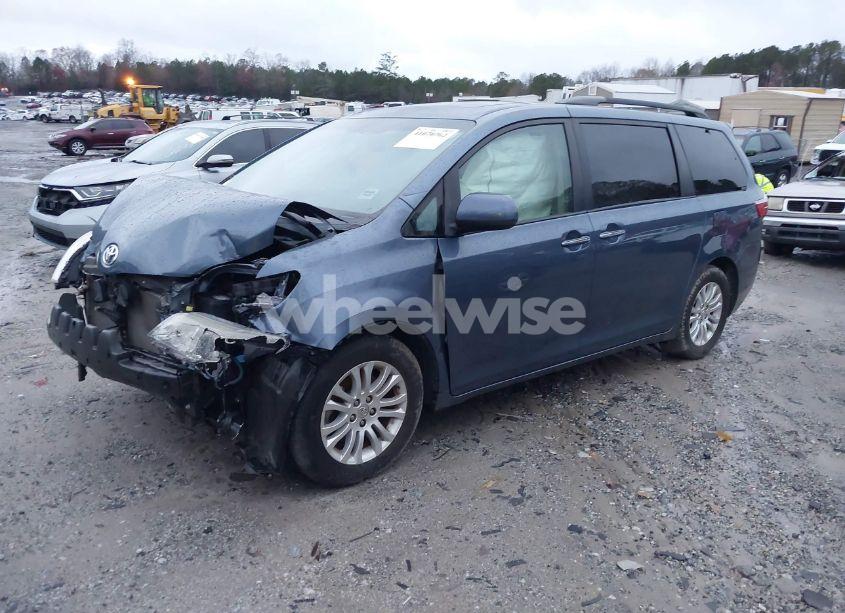 Photo 2 of 2015 Toyota Sienna XLE/LIMITED (VIN 5TDYK3DC0FS533670)