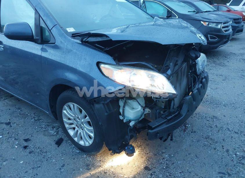 Photo 6 of 2015 Toyota Sienna XLE/LIMITED (VIN 5TDYK3DC0FS533670)