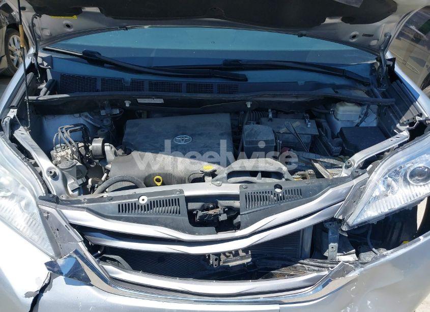 Photo 10 of 2015 Toyota Sienna XLE 8 PASSENGER (VIN 5TDYK3DC0FS555636)