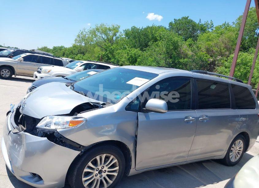 Photo 14 of 2015 Toyota Sienna XLE 8 PASSENGER (VIN 5TDYK3DC0FS555636)
