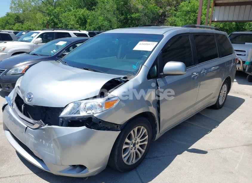 Photo 2 of 2015 Toyota Sienna XLE 8 PASSENGER (VIN 5TDYK3DC0FS555636)