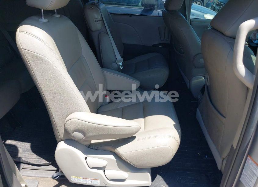 Photo 8 of 2015 Toyota Sienna XLE 8 PASSENGER (VIN 5TDYK3DC0FS555636)