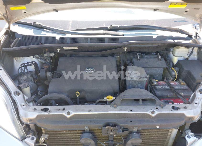 Photo 10 of 2015 Toyota Sienna XLE 8 PASSENGER (VIN 5TDYK3DC0FS558486)