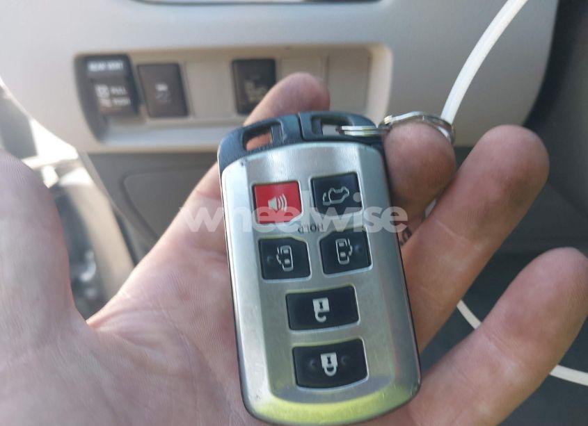 Photo 11 of 2015 Toyota Sienna XLE 8 PASSENGER (VIN 5TDYK3DC0FS558486)