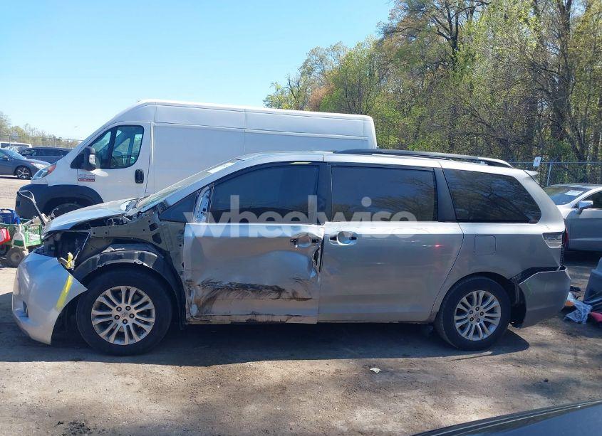 Photo 15 of 2015 Toyota Sienna XLE 8 PASSENGER (VIN 5TDYK3DC0FS558486)