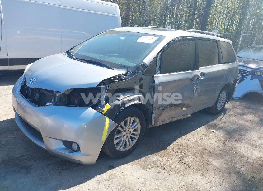 Photo 2 of 2015 Toyota Sienna XLE 8 PASSENGER (VIN 5TDYK3DC0FS558486)