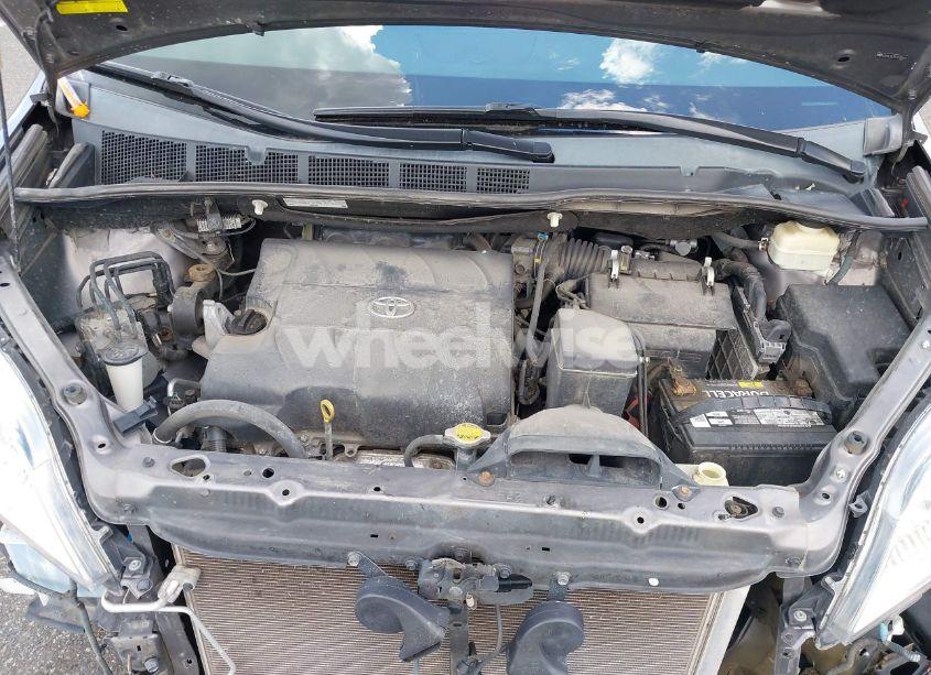 Photo 10 of 2015 Toyota Sienna XLE 8 PASSENGER (VIN 5TDYK3DC0FS613440)
