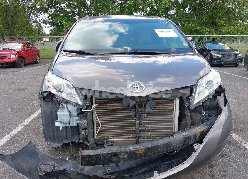 Photo 12 of 2015 Toyota Sienna XLE 8 PASSENGER (VIN 5TDYK3DC0FS613440)