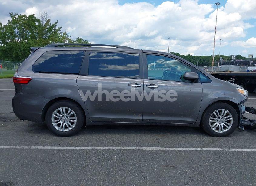 Photo 13 of 2015 Toyota Sienna XLE 8 PASSENGER (VIN 5TDYK3DC0FS613440)