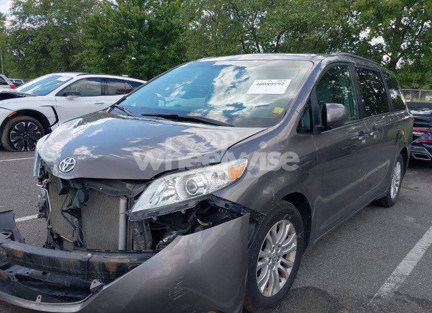 Photo 2 of 2015 Toyota Sienna XLE 8 PASSENGER (VIN 5TDYK3DC0FS613440)