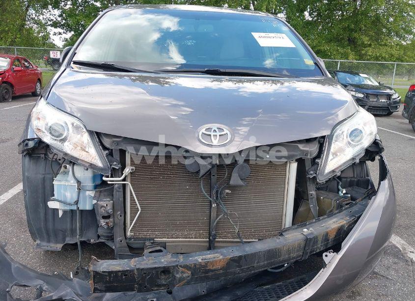 Photo 6 of 2015 Toyota Sienna XLE 8 PASSENGER (VIN 5TDYK3DC0FS613440)