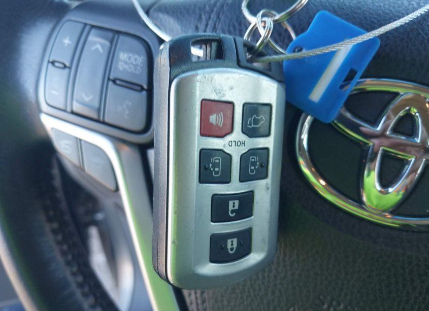 Photo 11 of 2015 Toyota Sienna XLE/LIMITED (VIN 5TDYK3DC0FS656465)
