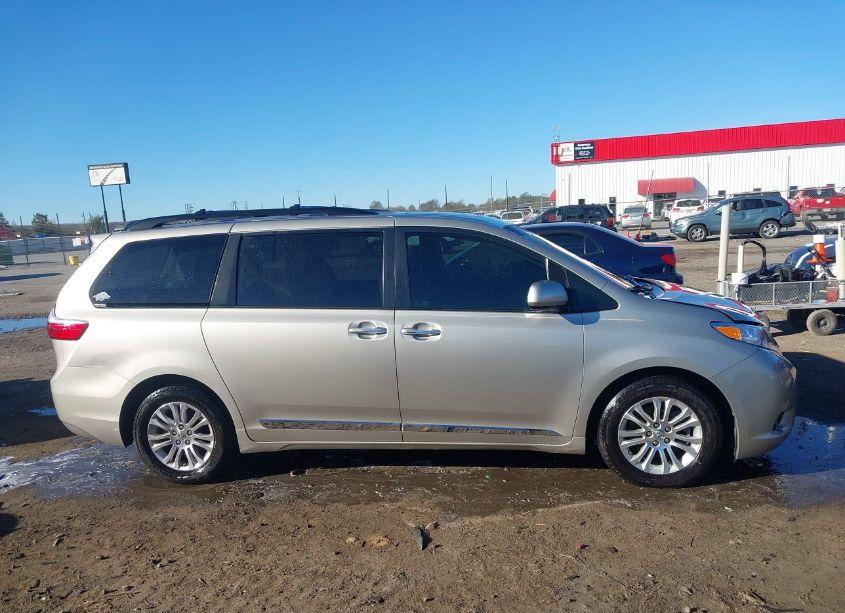 Photo 13 of 2015 Toyota Sienna XLE/LIMITED (VIN 5TDYK3DC0FS656465)