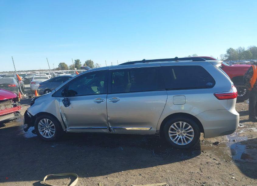 Photo 14 of 2015 Toyota Sienna XLE/LIMITED (VIN 5TDYK3DC0FS656465)