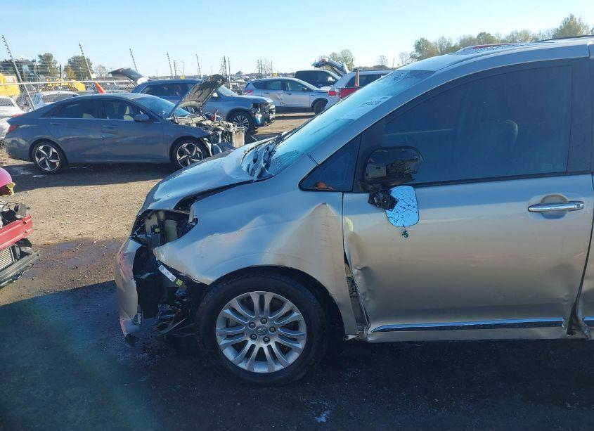 Photo 17 of 2015 Toyota Sienna XLE/LIMITED (VIN 5TDYK3DC0FS656465)