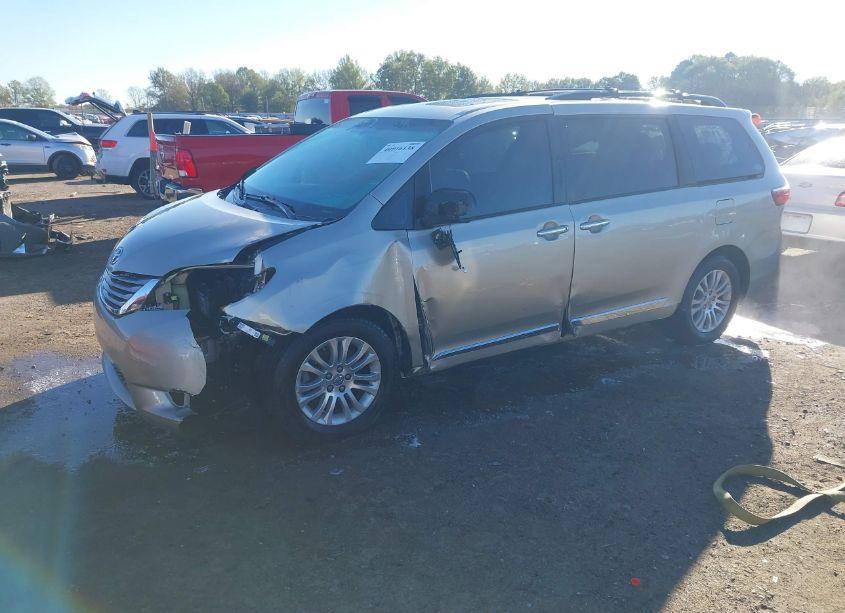 Photo 2 of 2015 Toyota Sienna XLE/LIMITED (VIN 5TDYK3DC0FS656465)