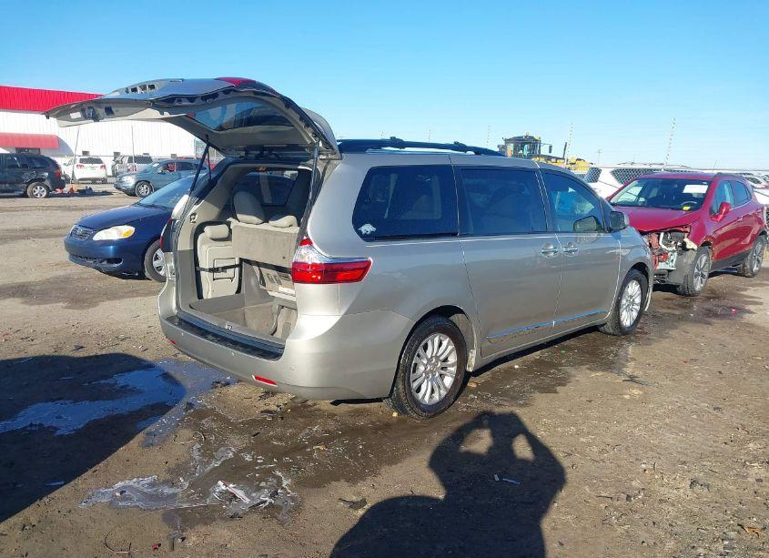 Photo 4 of 2015 Toyota Sienna XLE/LIMITED (VIN 5TDYK3DC0FS656465)
